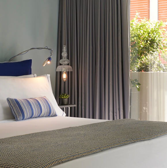 Chill Room with balcony shower